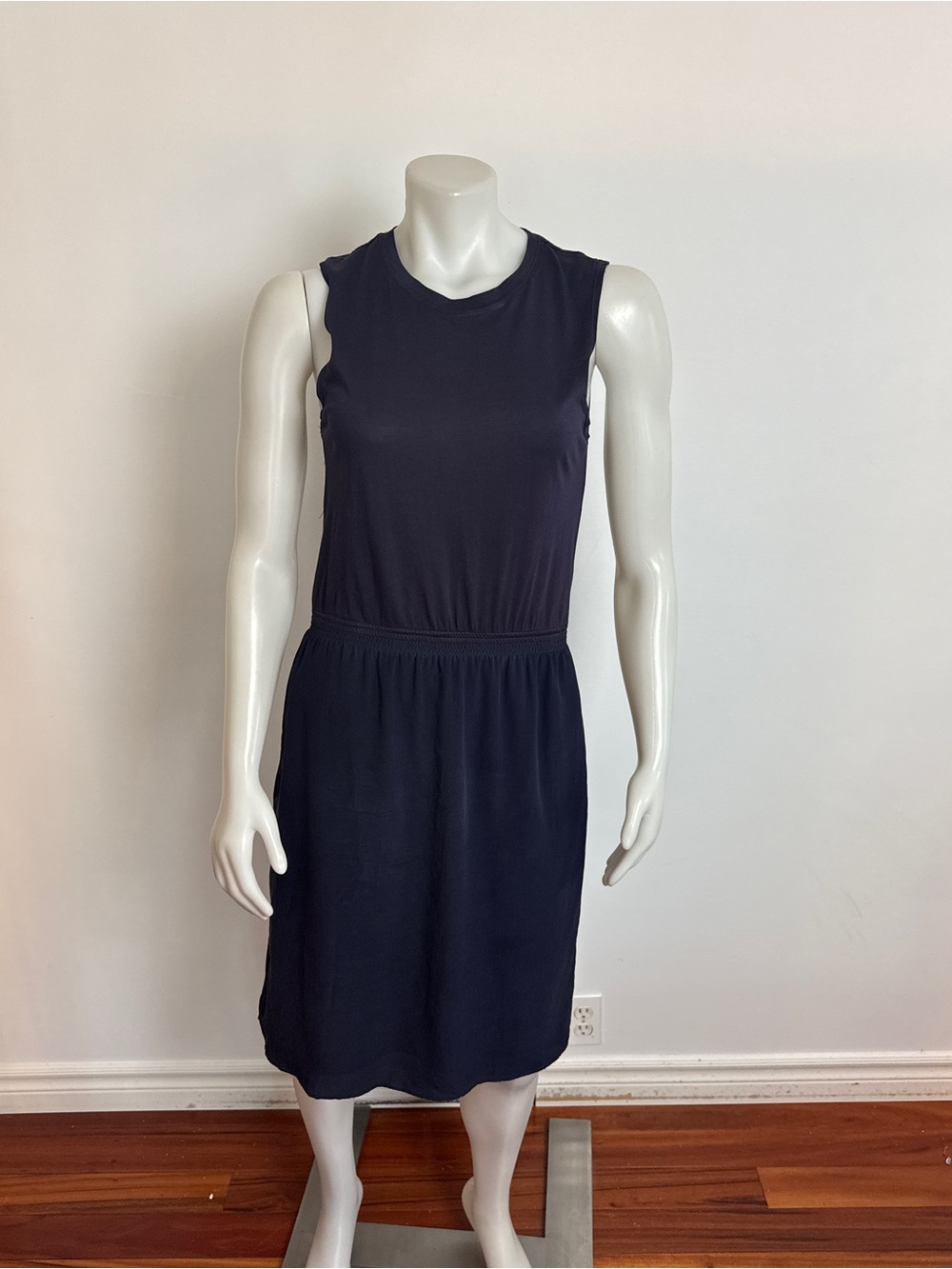 BABATON (Aritzia) - Navy Bi-Fabric Dress. elastic waist, sleeveless. Medium